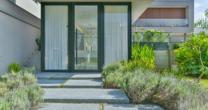 Casa à venda com 4 quartos, sendo 4 suítes  e 546m².