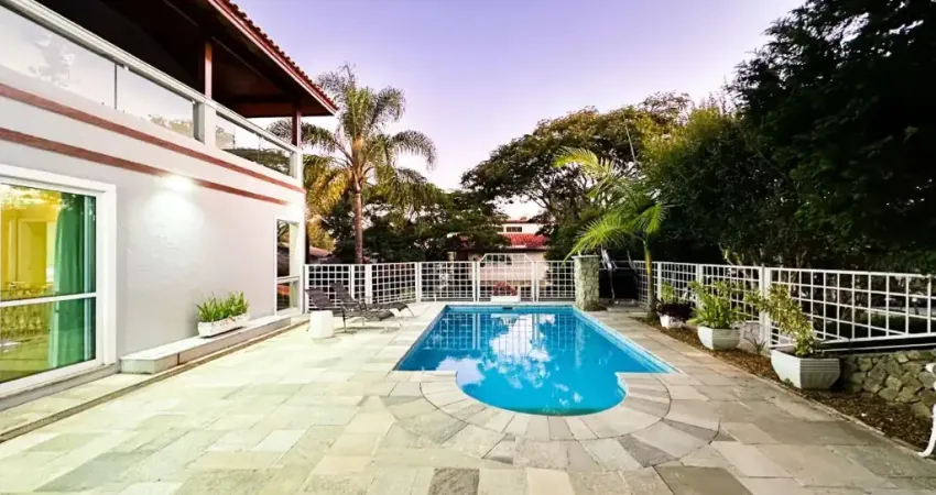 Casa com 6 suítes e 540m² à venda em Condomínio fechado no Aldeia da Serra