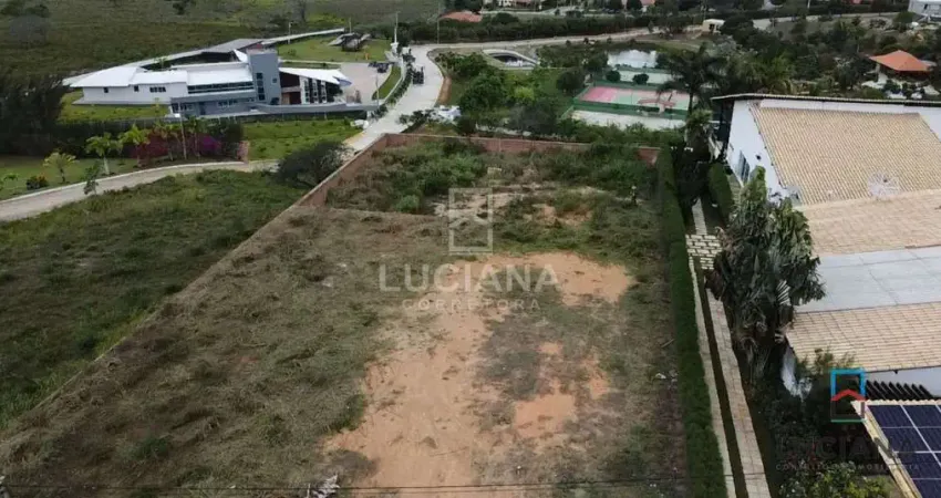 Lote com excelente topografia à venda em condomínio