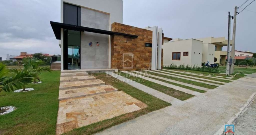 Casa em Condomínio Fechado - 4 suítes