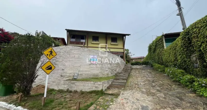 DE R$ 1.100.000 POR R$ 800.000 Casa com 3 Níveis Cond. Fechado