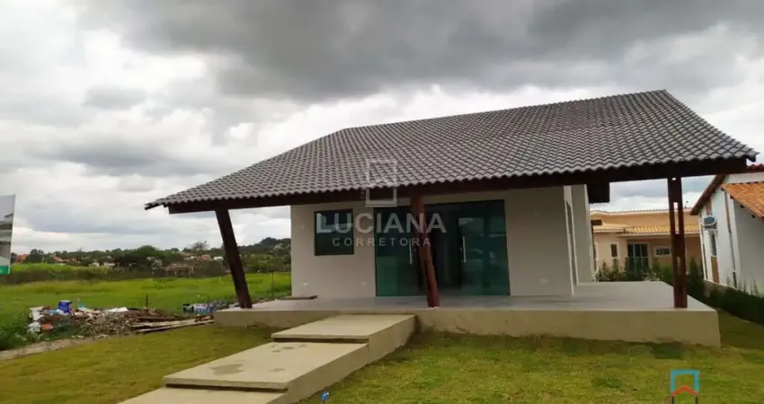 Oportunidade! Casa em Condomínio Próximo a BR232 e com Fazendinha