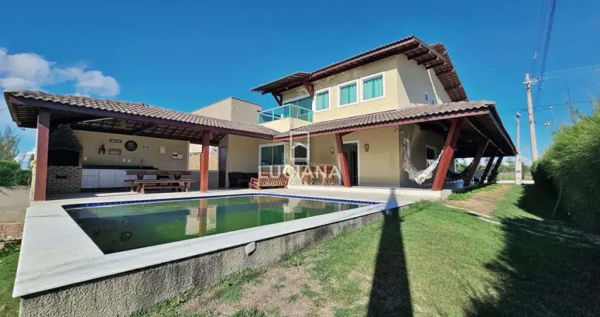 5 Suítes! Casa mobiliada para venda em Condomínio Fechado nas Margens da BR-232!