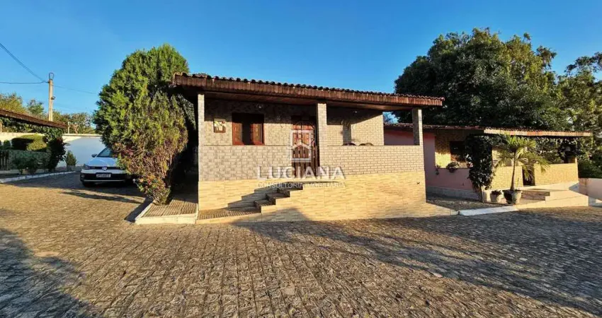 Oportunidade! De 300 mil por 250 mil - Casa com 3 Quartos em Condomínio Fechado