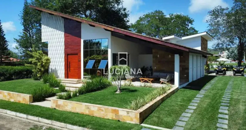 Estilo Country! Casa de Alto Padrão com 4 Suítes em Condomínio em Gravatá/PE