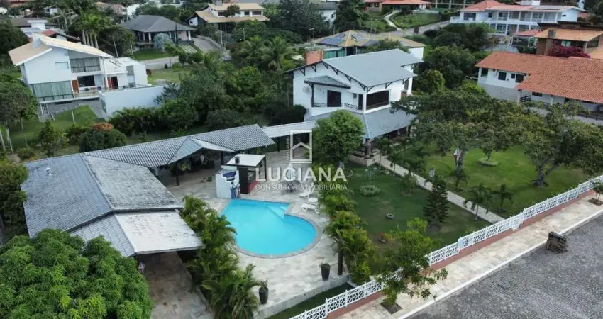 2000 m² de lote! Casa com 4 Suítes em Condomínio de Alto Padrão em Gravatá/PE
