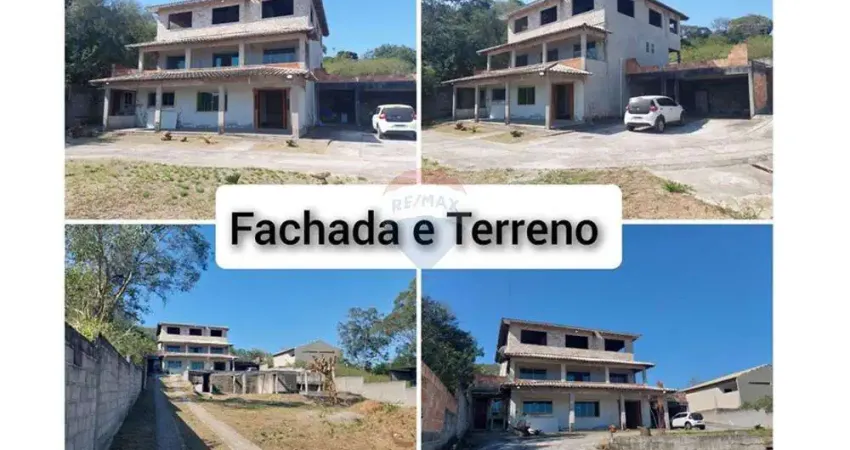 Casa Triplex à venda na Rua do Fogo, em São Pedro da Aldeia - 4 quartos, 3 suítes, 250m2 - R$ 350 Mil