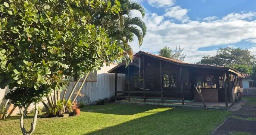 Casa a venda estilo Colonial, 4 quartos, no Condomínio Orla 500, em Unamar, Cabo Frio/RJ - 340 MIL