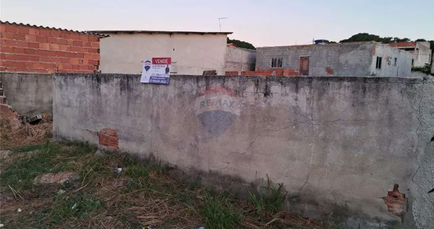 Excelente Terreno 150m2, plano, em rua sem saída, tipo Condomínio, junto ao Parque de Exposições - Araruama.