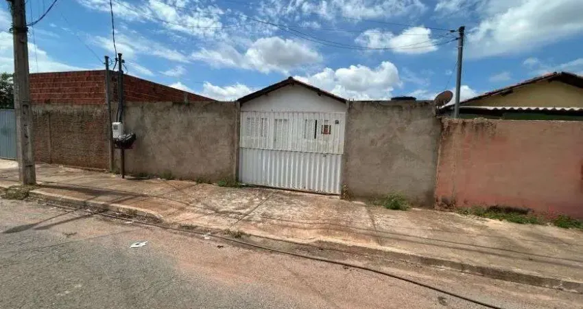 Casa Bairro Canelas em Várzea Grande na Rua Bico de Arara