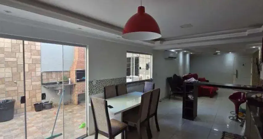Excelente Casa a Venda no Condomínio Esmeralda em Várzea Grande.