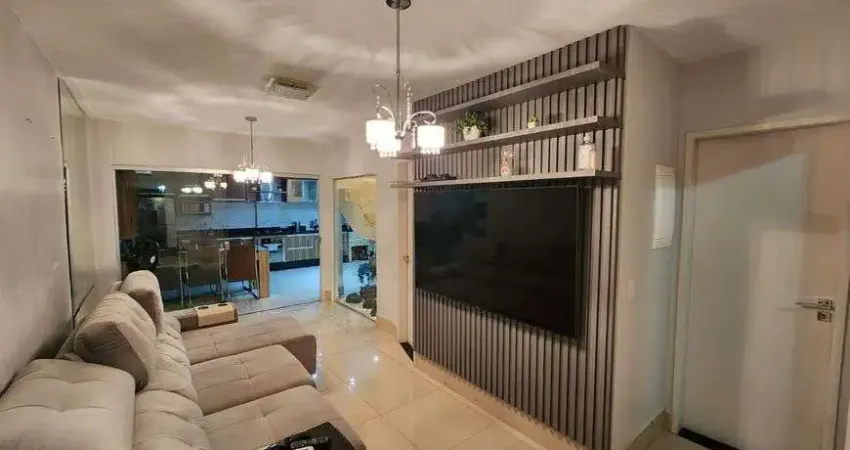 Linda Casa Sobrado 4 quartos sendo 2 suítes Condomínio Esmeralda