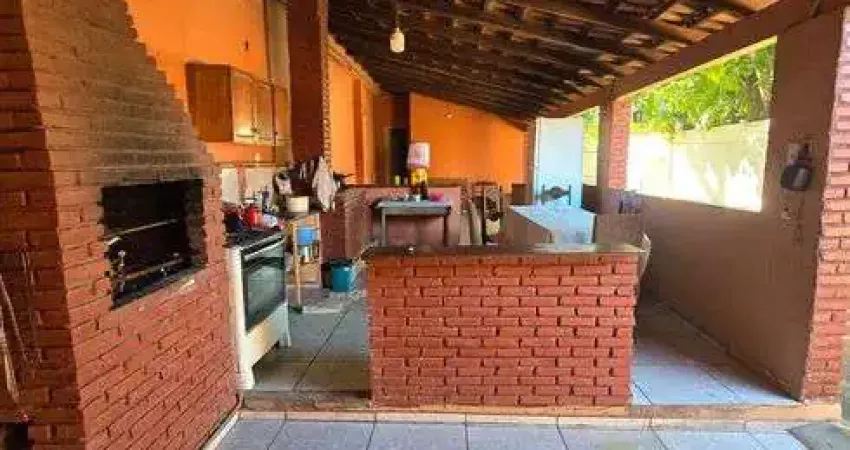 Vendo Casa 2/4 Jardim dos Estados em Várzea Grande - MT