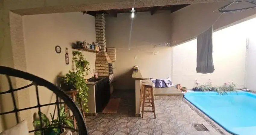 Casa 2/4 Condomínio Rubi com piscina e churrasqueira excelente casa