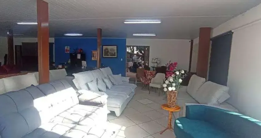 Vendo Imovel Comercial na Av Barão de Melgaço proximo a feira do porto.