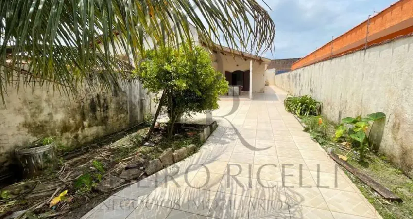 Casa para Venda em Itanhaém, Guacyra, 2 dormitórios, 2 banheiros, 4 vagas