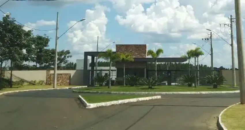 Terrenos em excelente condomínio a beira do lago do Jockey Park Uberaba