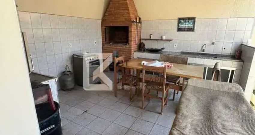 Casa com EDICULA e 3 dormitórios sendo 1 suíte à venda, 275 m² de terreno e 186 m² de área construí