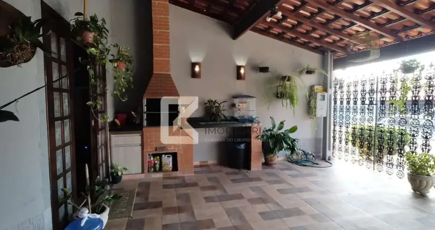 Casa com 2 dormitórios sendo 1 suíte à venda, 125 m² de terreno e 82 de área construída por R$ 529.