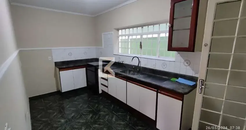 Sobrado à venda, 3 dormitórios sendo 1 suíte , Área gourmet espaçosa com churrasqueira, Piso superi