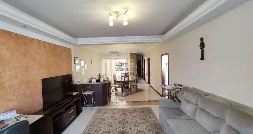 Casa à venda, 3 dormitórios sendo 1 suíte master com closet,  Área gourmet com churrasqueira e jard
