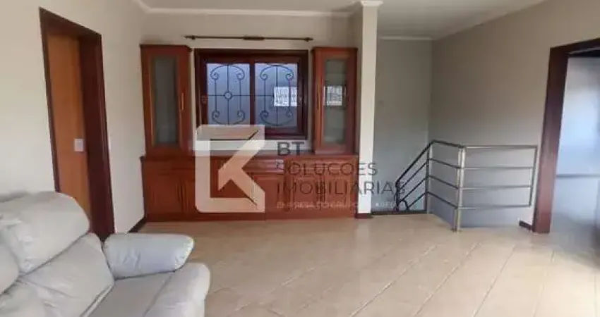 Sobrado com 5 dormitórios sendo 2 no térreo, quintal gramado na frente da casa á venda,R$ 1.350.000