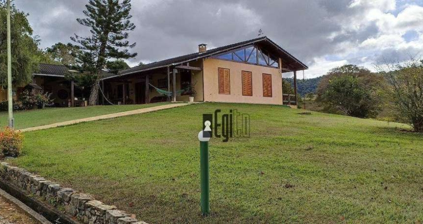 Sitio á venda com linda Área de lazer moderna e estrutura completa na região de Piau!