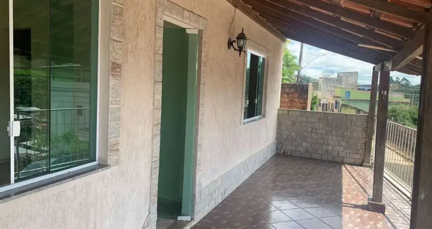 Casa 3 Quartos com garagem 5 min do centro comercial de Bicas - Financiamento Disponível!