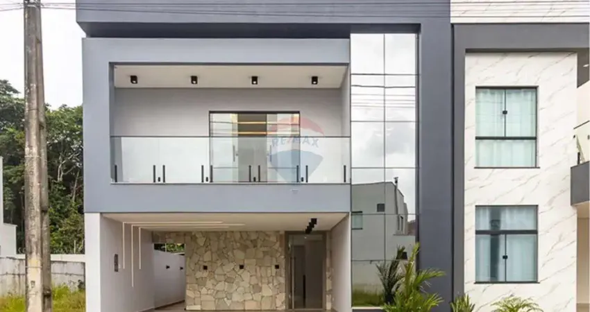 Casa com 3 suítes e piscina no condomínio Euroville em Ananindeua, Pará