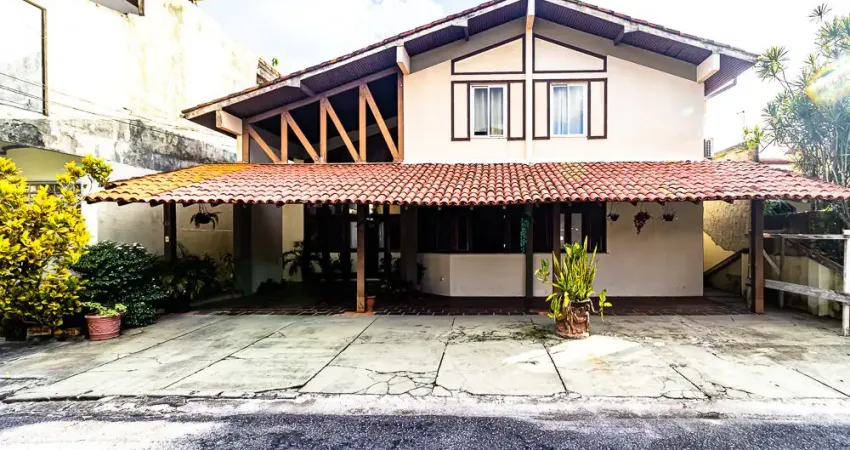 Casa estilo chalé no condomínio Green Garden na Mário Covas!