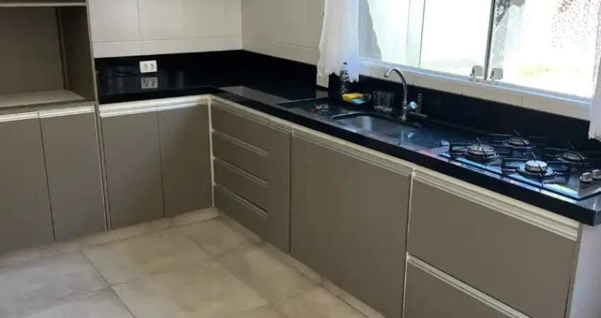 Casa térrea com piscina – centro da cidade   excelente casa disponível para locação, em localização privilegiada no coração da cidade!