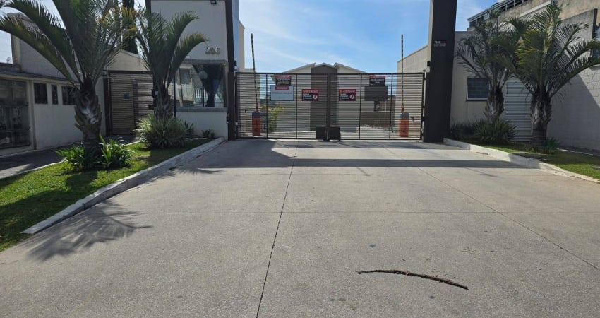 Apartamento 2 dormitórios com tudo próximo e Aquecedor a Gás + Garagem