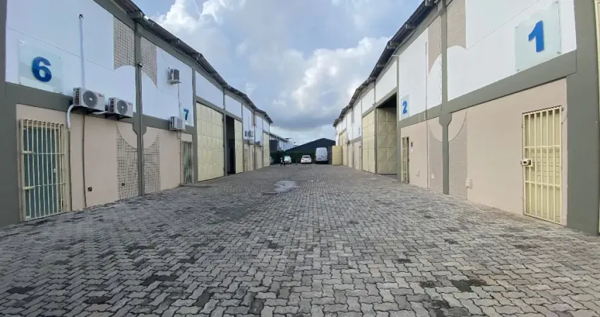 EXCELENTE GALPÃO 277 m2  EM LAURO DE FREITAS RUA DOITOR BARRETO - MANHATHAM