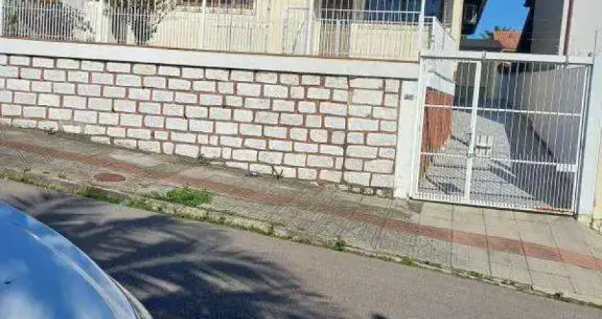 Casa com amplo terreno, 3 quartos, ensolarada - Abrão/Capoeiras