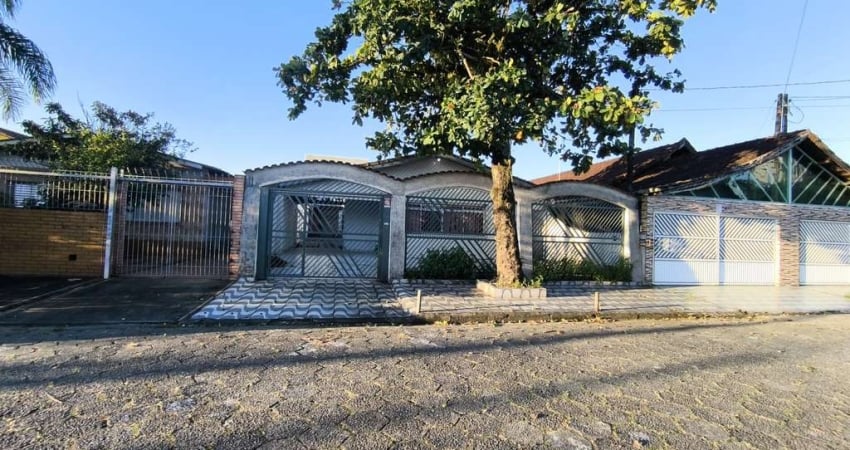 Casa para Venda em Praia Grande, Caiçara, 3 dormitórios, 1 suíte, 3 banheiros, 7 vagas