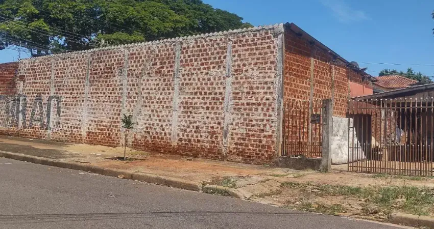 TERRENO DE ESQUINA JD ALVORADA PRÓX. AV. PEDRO TAQUES