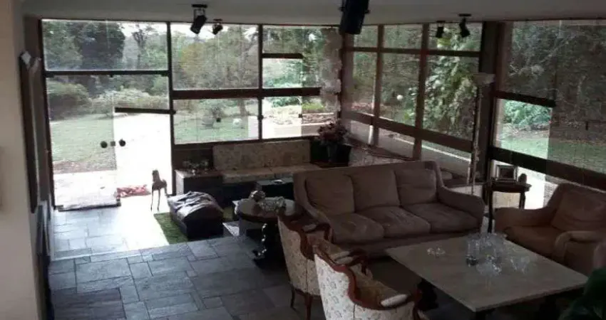 CASA A VENDA EM JUNDIAÍ – MALOTA - AT: 5.000,00 m² e AC: 540,00 m²