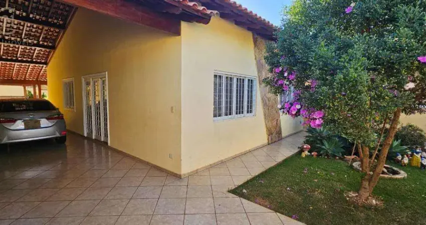 Casa totalmente térrea com piscina espaço gourmet churrasqueira ampla garagem para até 4 veículos
