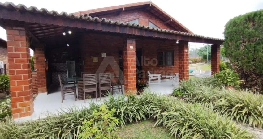 Casa à venda na Avenida Cícero Batista de Oliveira, 1632, Alpes Suiços, Gravatá