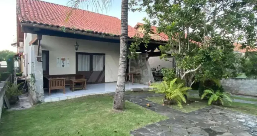 Casa à venda na Avenida Cícero Batista de Oliveira, 1632, Alpes Suiços, Gravatá