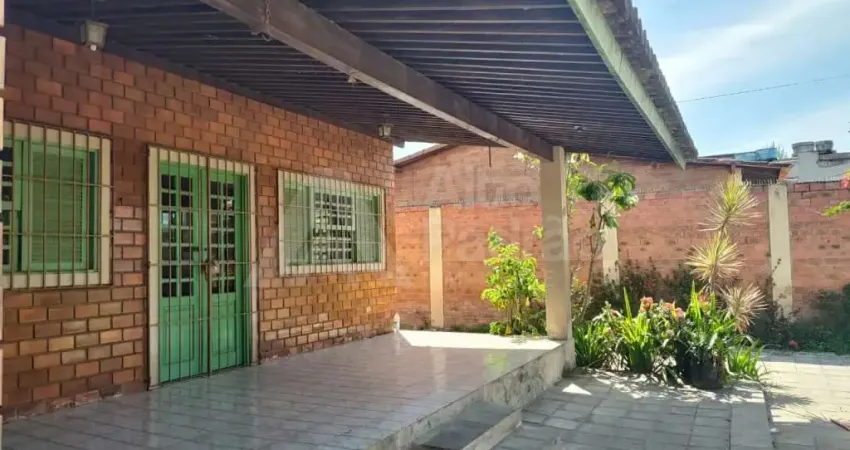 OPORTUNIDADE DE CASA SOLTA POR TRÁS DO REI DAS COXINHAS EM GRAVATÁ-PE DE GRAVATÁ-PE