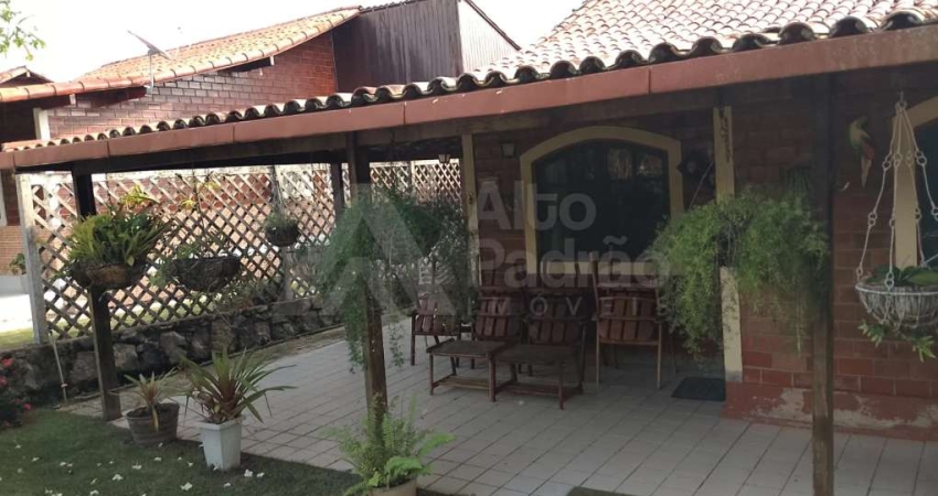 Casa em condomínio fechado com 3 quartos à venda na Avenida Cícero Batista de Oliveira, 1632, Alpes Suiços, Gravatá