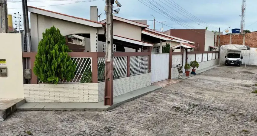 Casa com 3 quartos à venda na Avenida Cícero Batista de Oliveira, 1632, Alpes Suiços, Gravatá