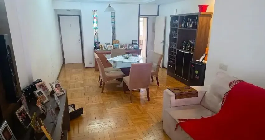 Ótimo apartamento todo reformado com varanda, sala em 2 ambientes, 3 dormitórios, dependência completa e 2 vagas demarcadas