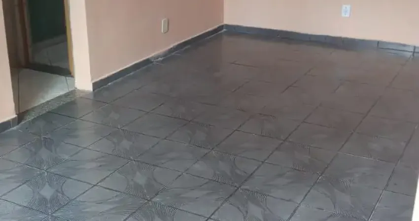 Apartamento térreo em prédio pequeno bem cuidado próximo a o comércio e transporteo