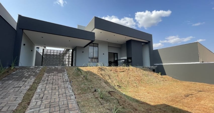 CASA TÉRREA CONTEMPORÂNEA COM VISTA PANORÂMICA À VENDA NA ZONA SUL DE LONDRINA – 215M² EM TERRENO DE 500M²