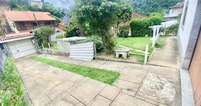 Vendo linda casa com kitnet no vale paraíso Teresópolis!