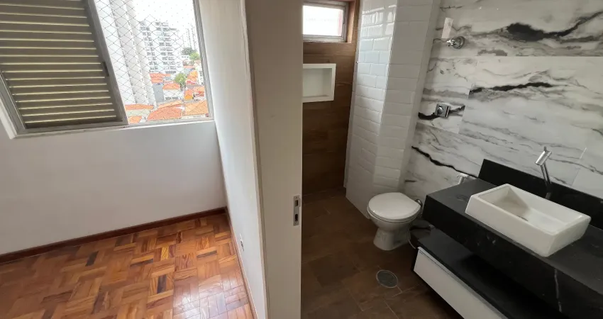 Impecável apartamento já reformado, em localização privilegiada.