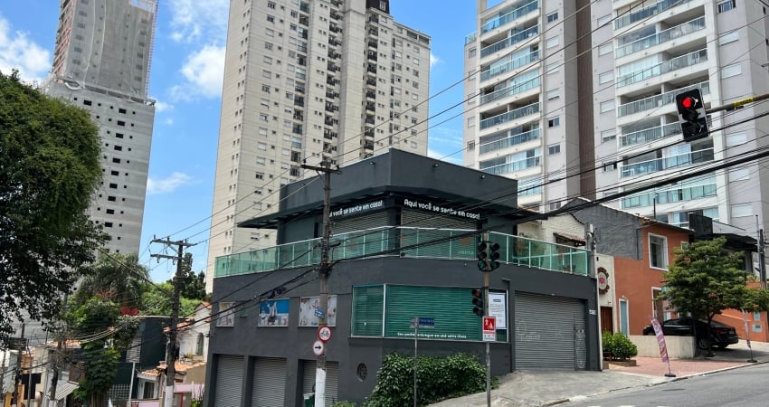 Imóvel Comercial de Esquina, ponto e construção impecáveis.