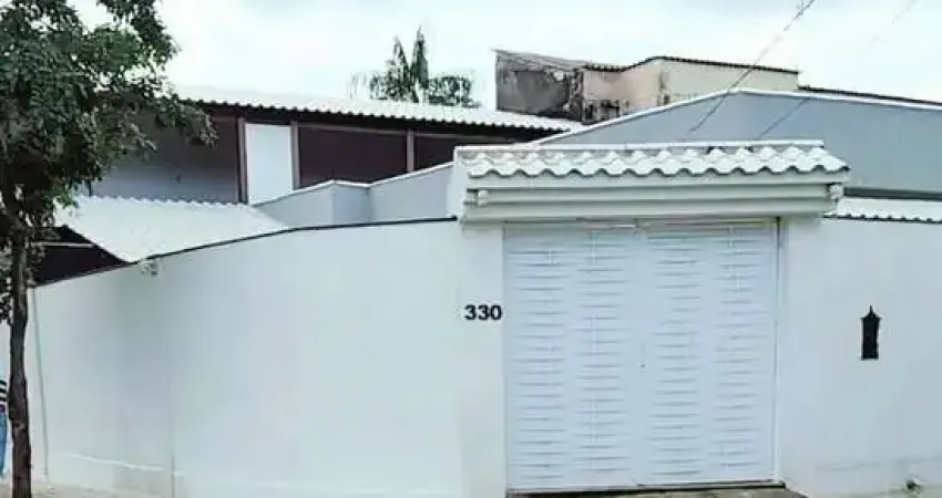 Casa de Esquina próx. Estr. do Campinho